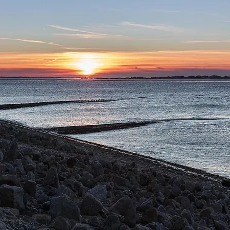 Apartment Mit Meerblick Auf Robbenbänke Von Norderney, Geschützter Südwestbalkon